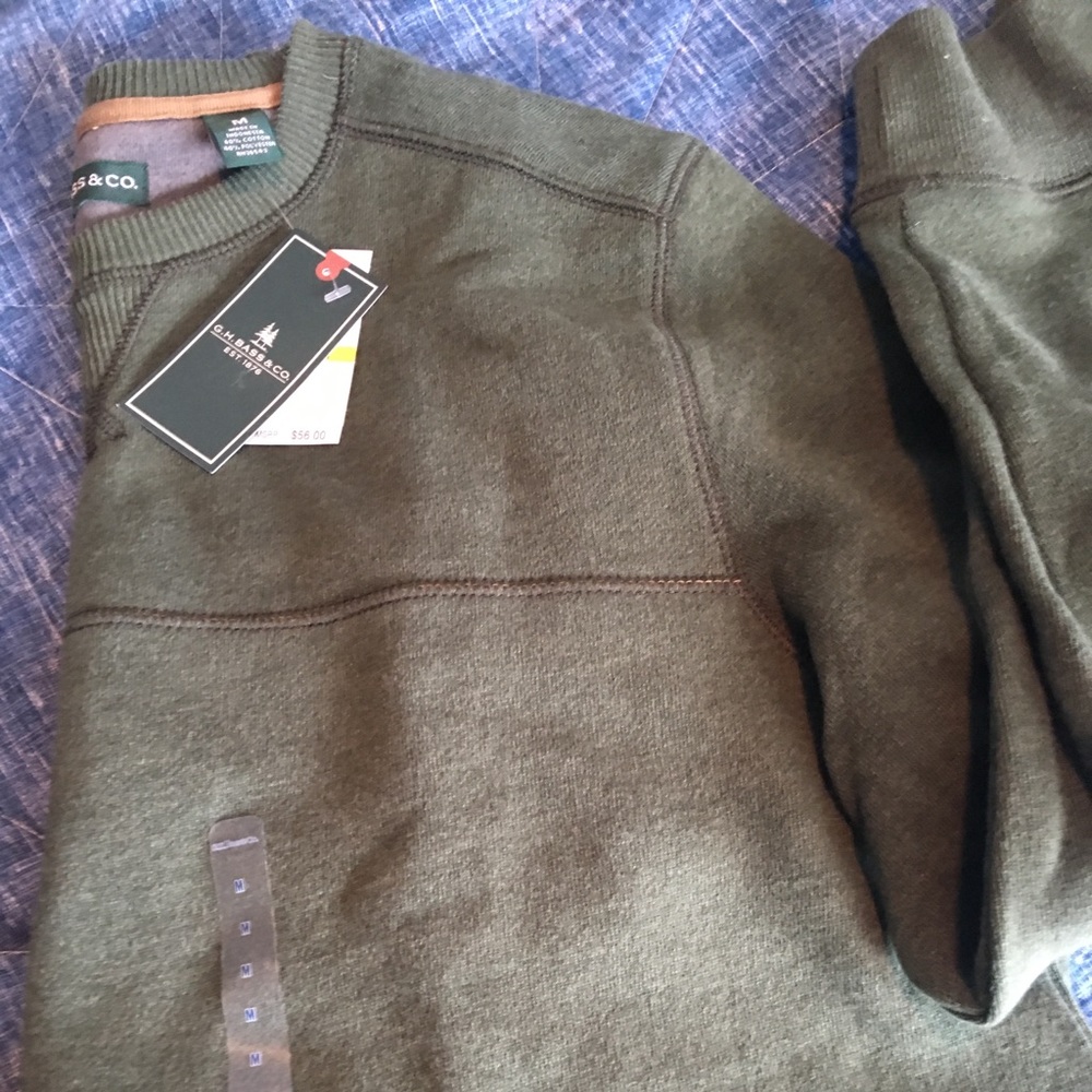 NWT, Bass green crew neck sweater - Picture 2 of 4